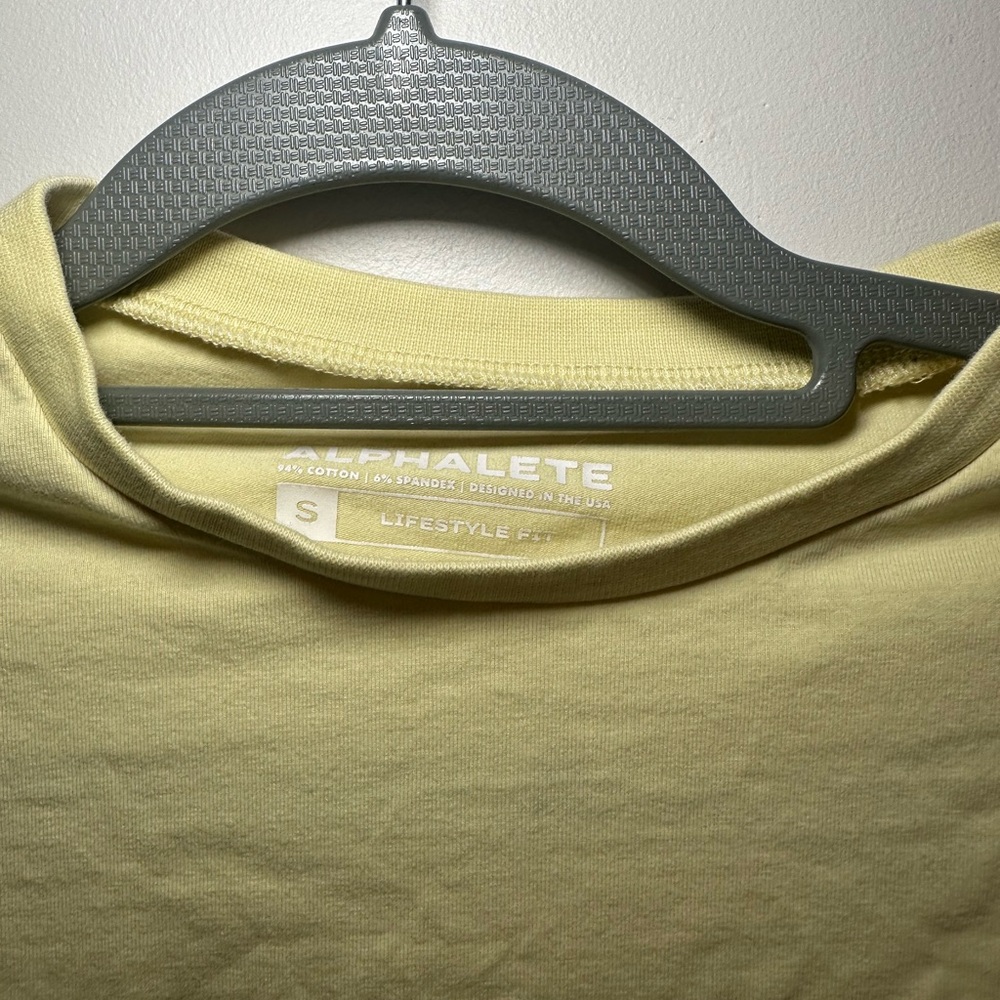 Alphalete Women’s Yellow Heavy Blend Crop Top Workout Top Size Small - Picture 5 of 7